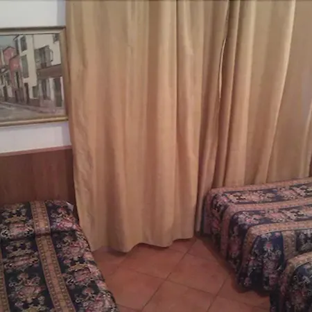 Hotel Le Petit 2*