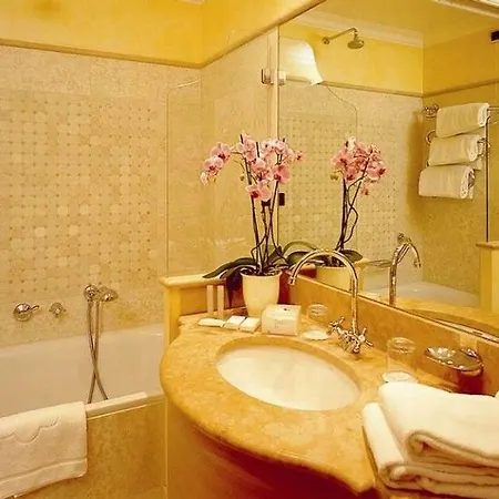 Le Petit Hotel 2*