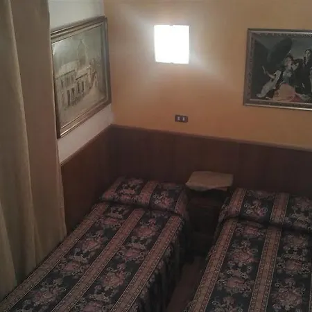 Le Petit Hotel