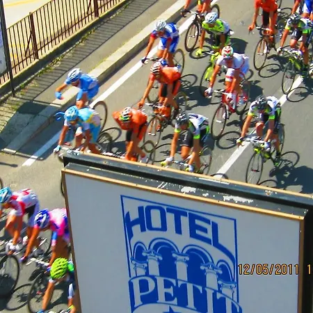 Le Petit Hotel